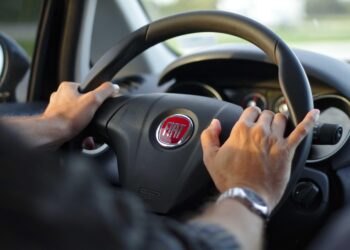 DIY Oil Change Versus Professional Service Cost