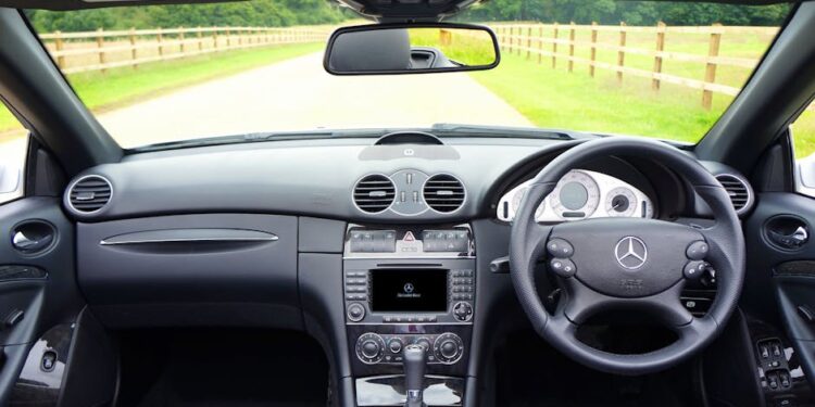 Leasing Versus Buying: Choose Your Auto Finance Path